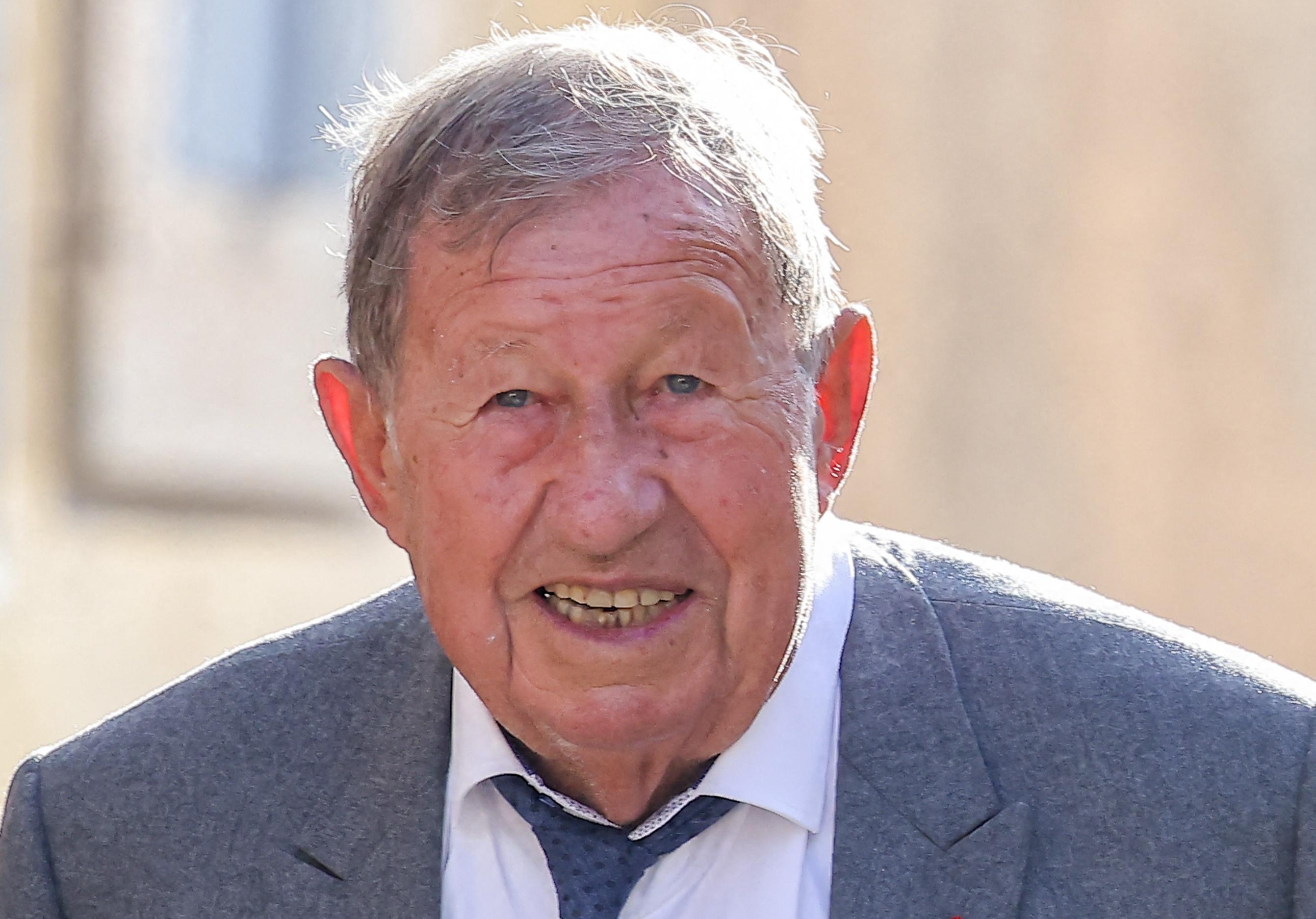 Guy Roux a 87 ans : cette maison paisible avec « un grand jardin avec ...