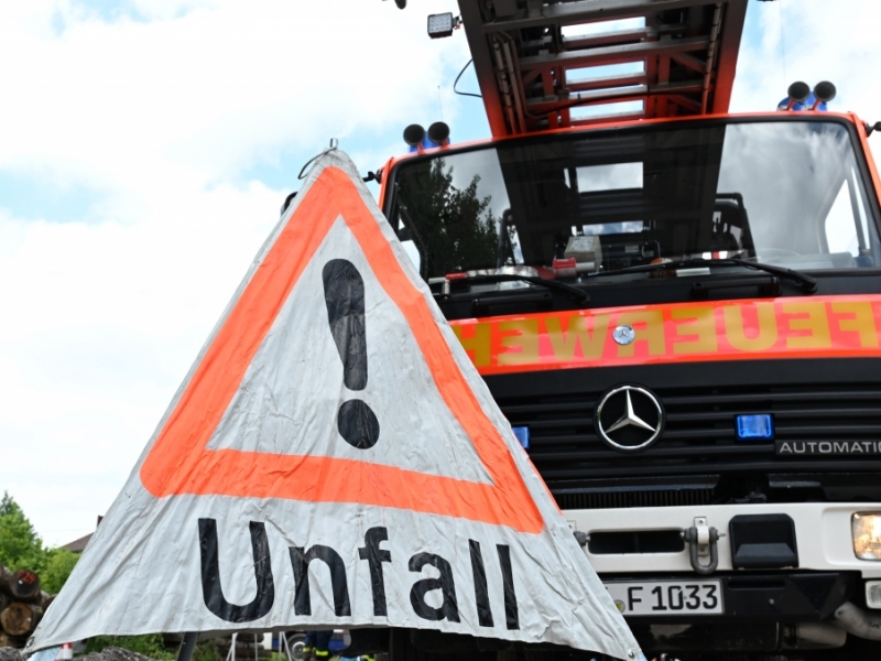Polizei-News Stuttgart-Hedelfingen, 18.10.26: Verkehrsunfall nach ...