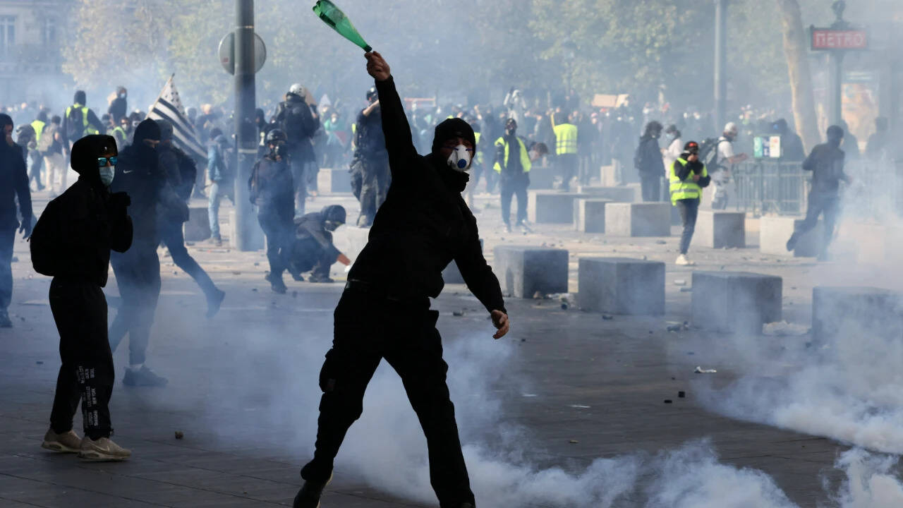 Urgent shopping amid riots: Cost-of-living protests erupt into mass ...