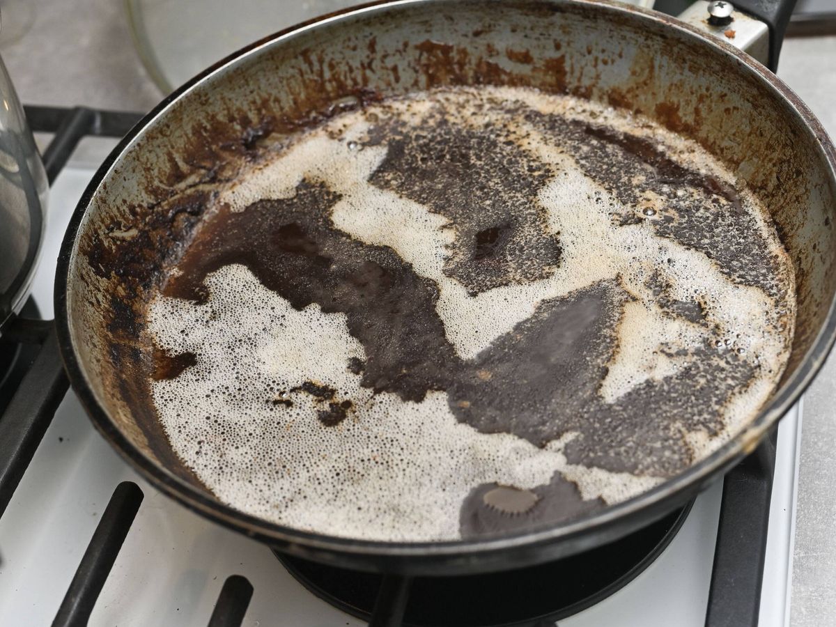 Nigella Lawson's simple method for removing burnt food from pots and ...