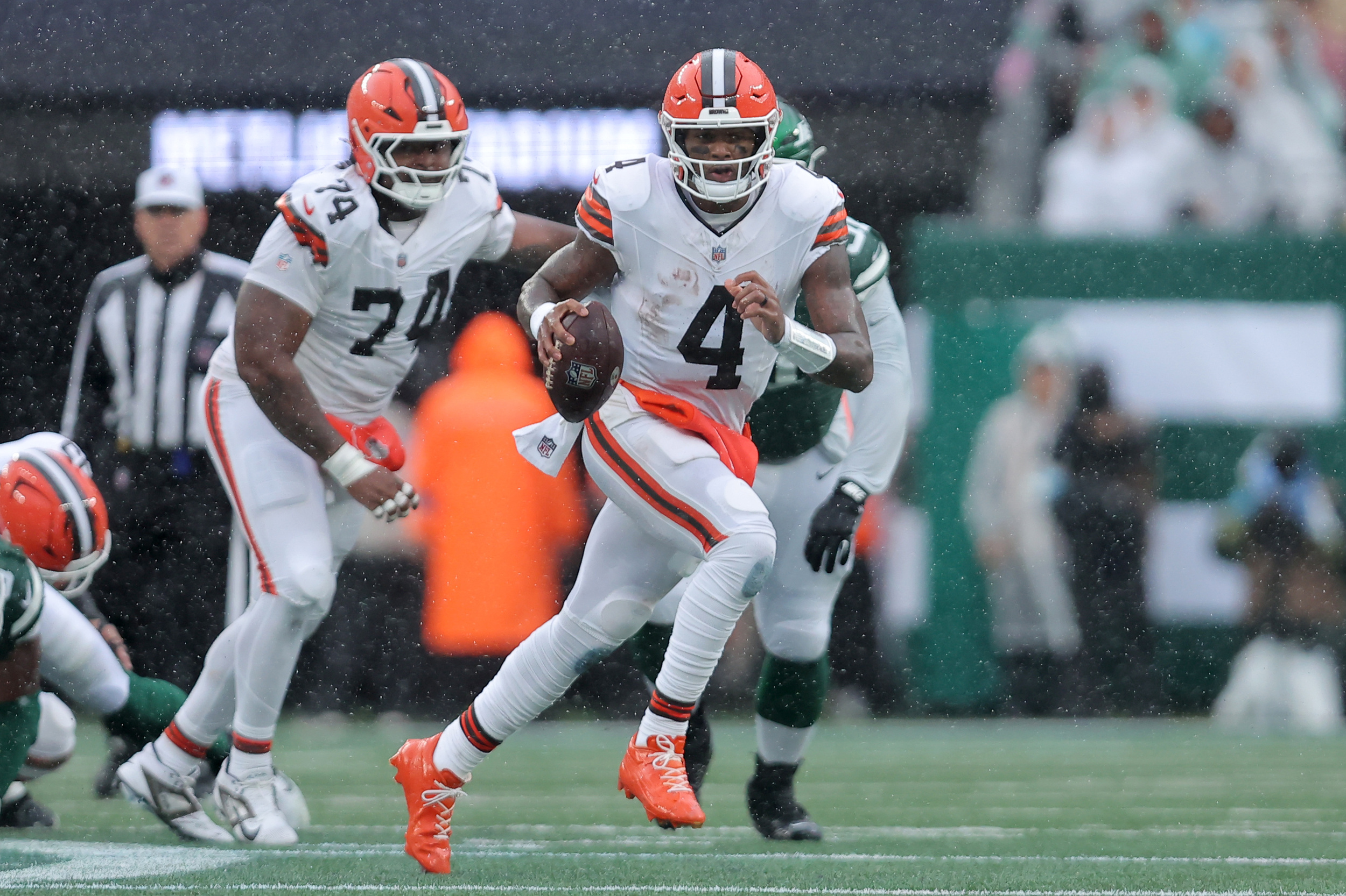 Browns open to re-signing QB Deshaun Watson