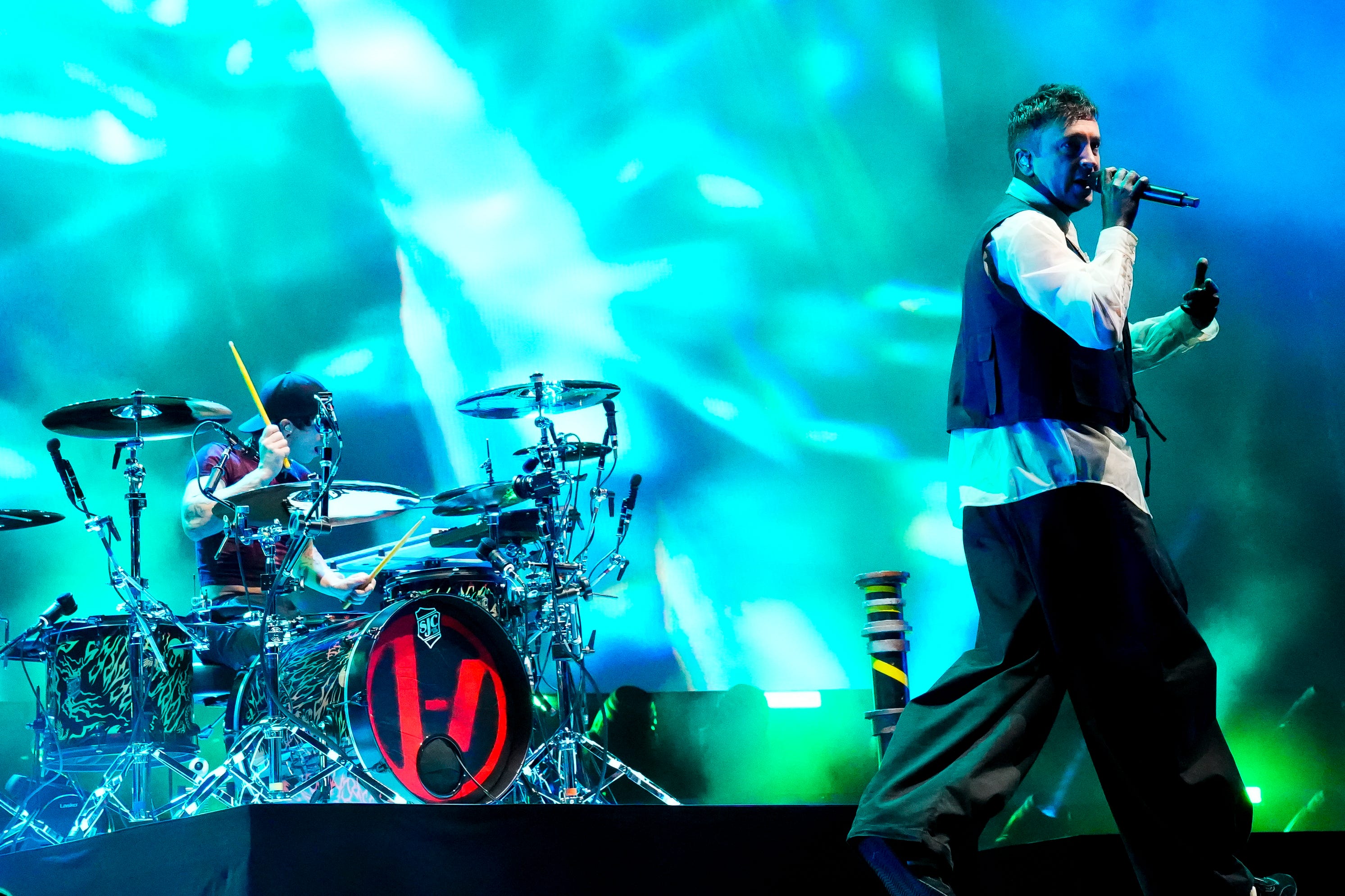 Twenty One Pilots brings joy to young fan during treatment