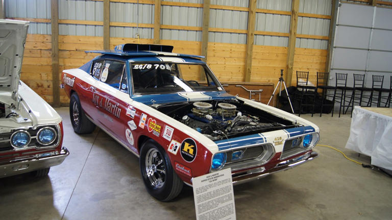 Hurst helped finish 50 Hemi Barracudas for 1968 Super Stock drag racing ...