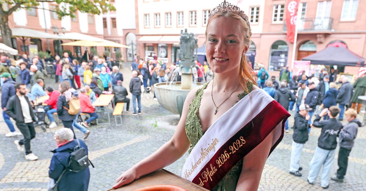 Das Land krönt Fleischwurstkönigin Laura I in Mainz