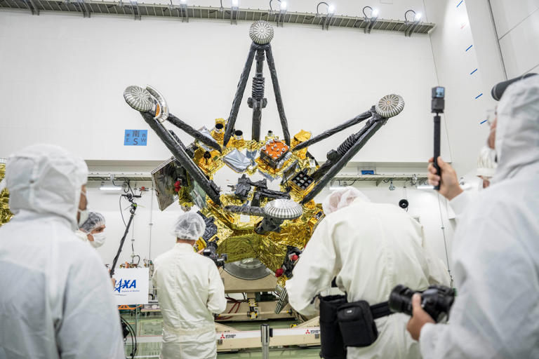 Martian moon space mission hopes to solve mystery of landing on Mars
