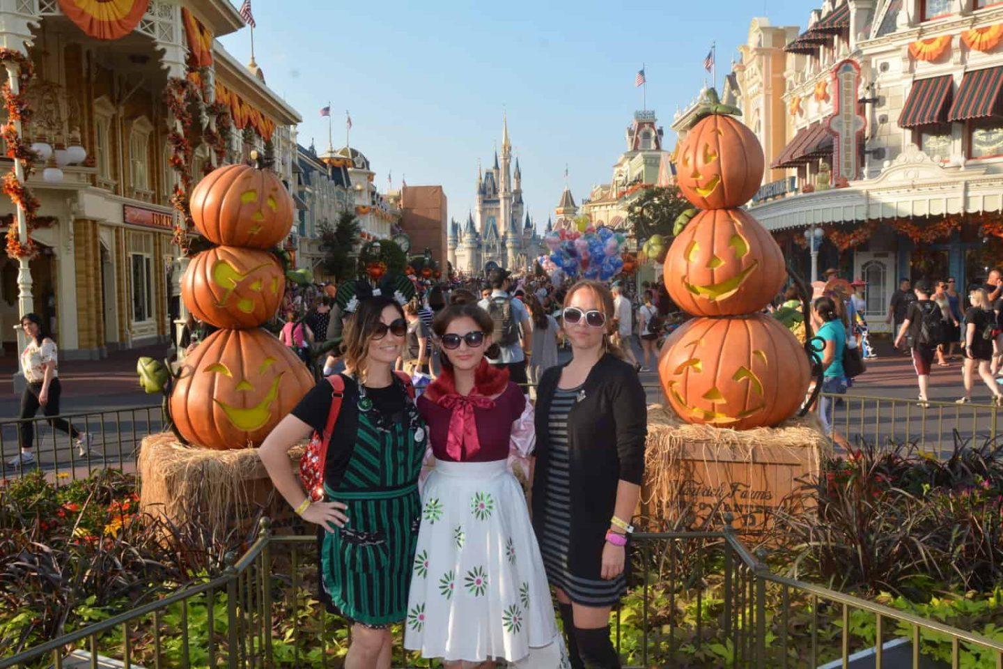 Disney Halloween costumes for 3 people and Disney family Halloween ...