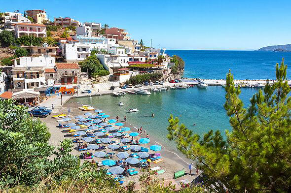 Migration crisis erupts as 19,000 flood Greek island loved by Brits ...