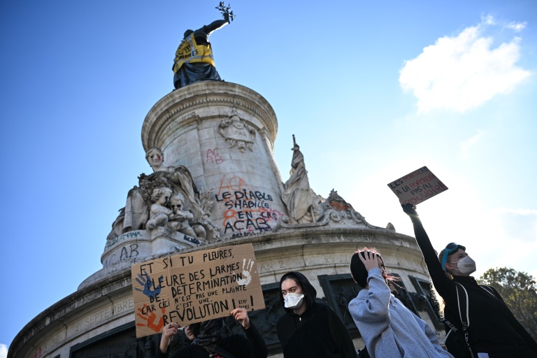 Paris police fire tear gas to thwart new protests