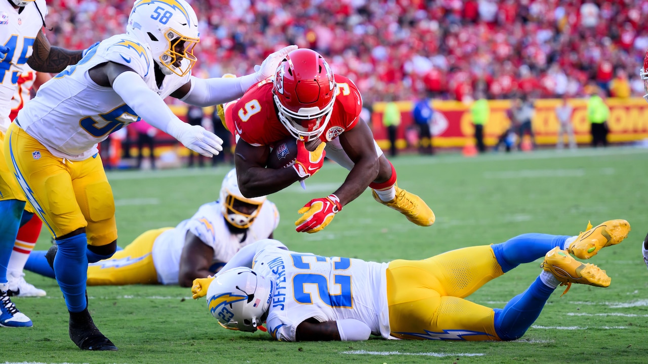 Chiefs beat Chargers, box score stats, highlights for Mahomes, Herbert ...