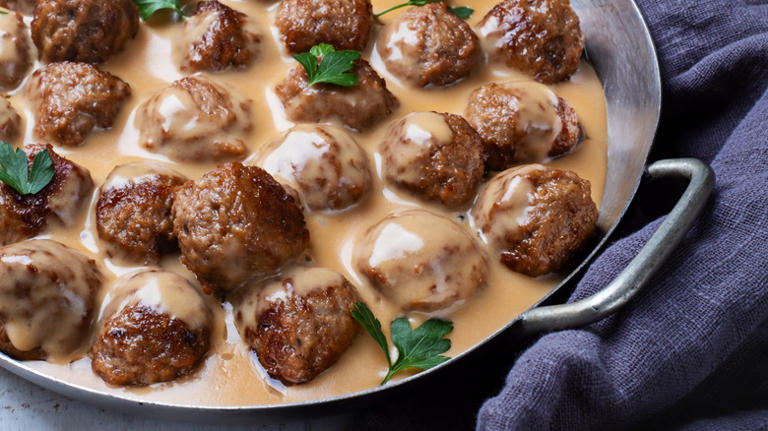 Simmer frozen meatballs with this canned soup for a cozy 20-minute ...