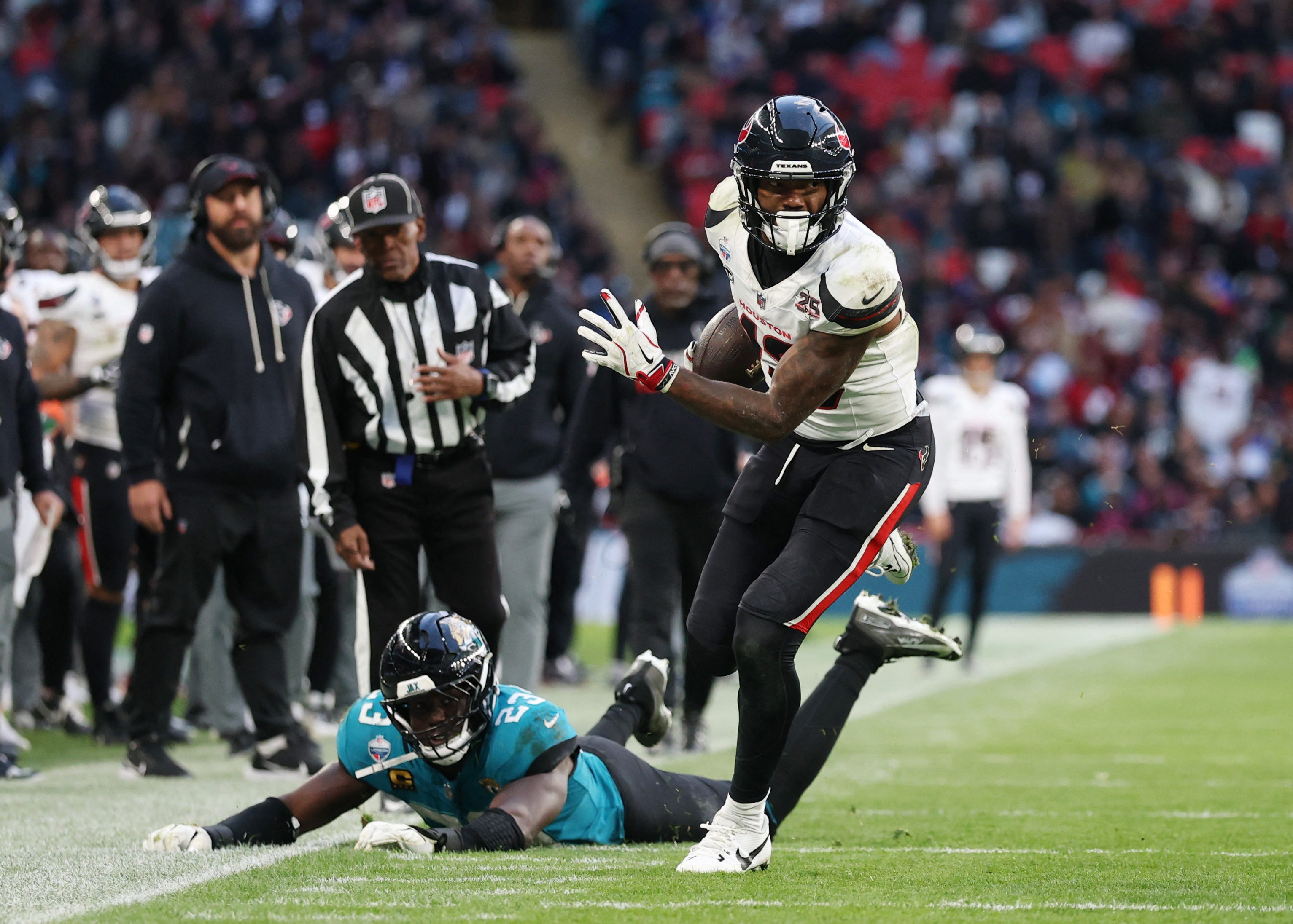 Bhayshul Tuten scores two TDs in week 6