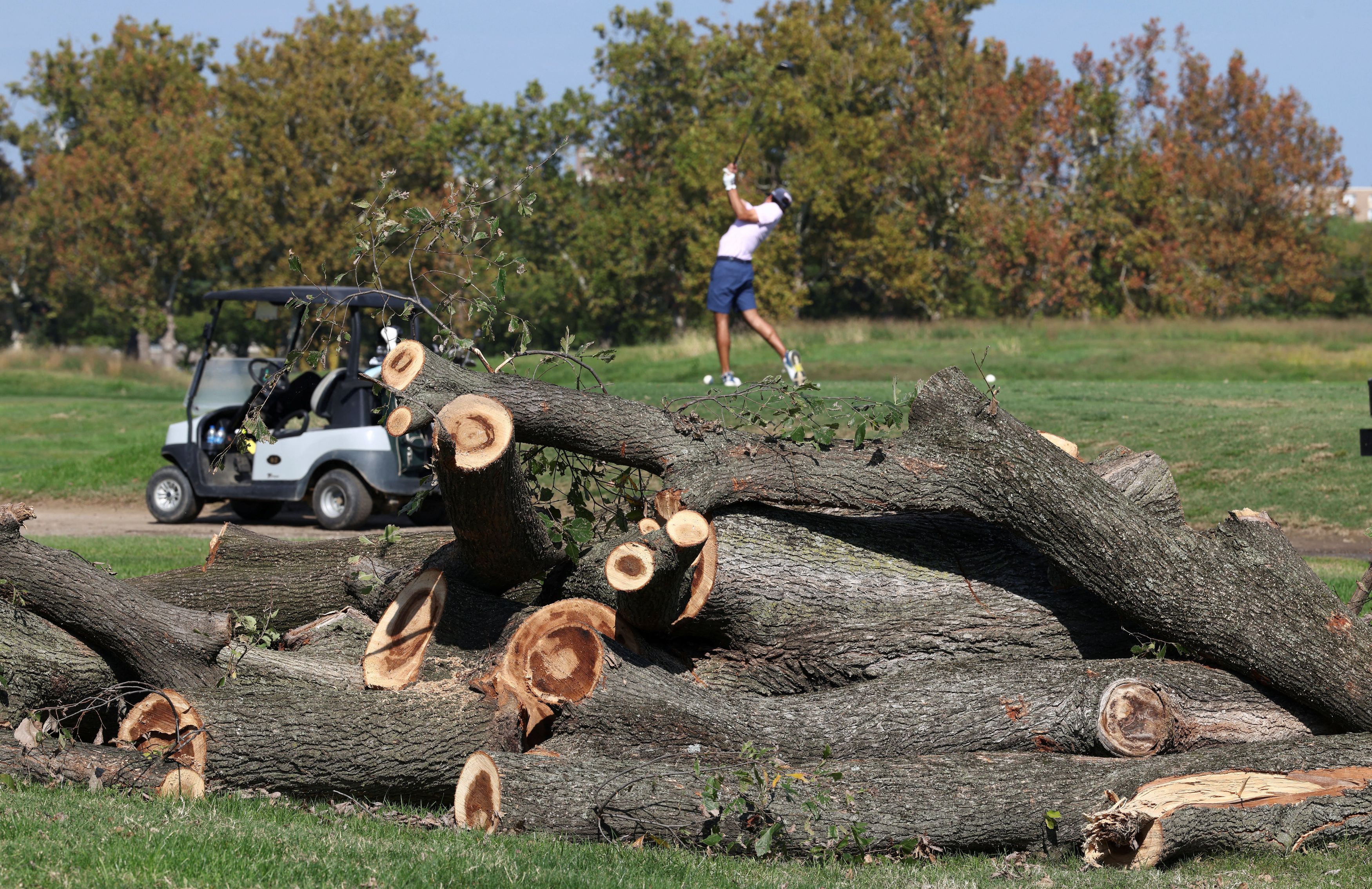 Trump shares plan to overhaul East Potomac golf course amid court fight ...