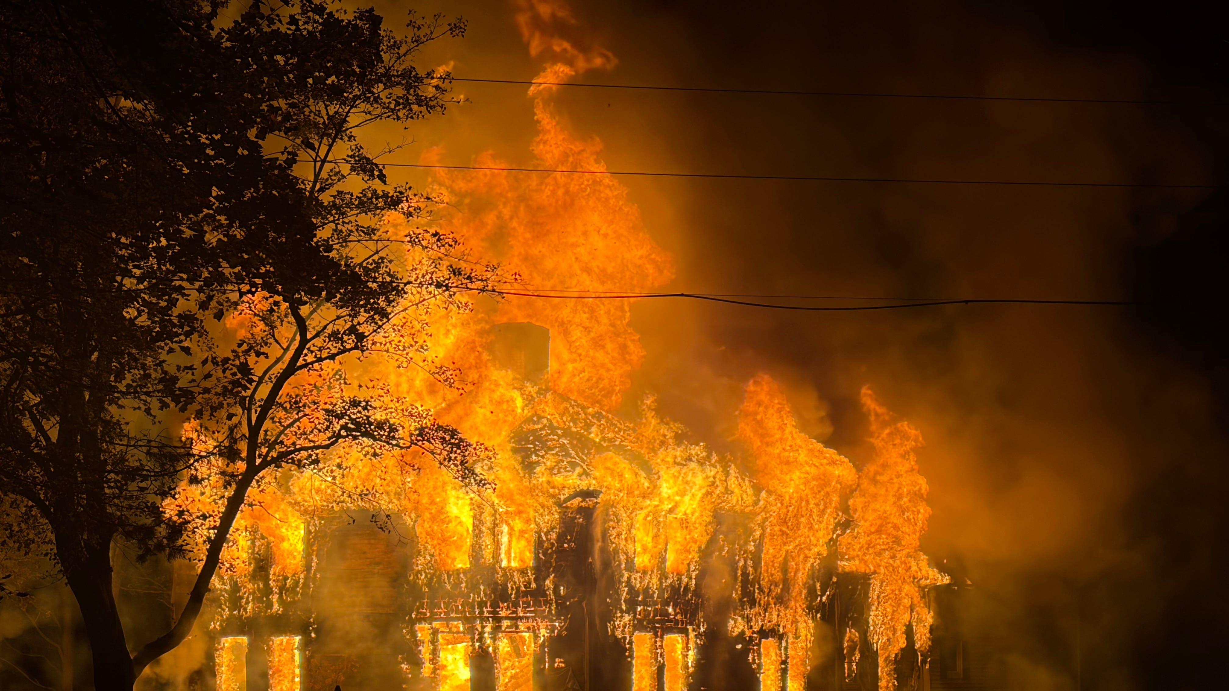 Building a complete loss in Lisbon structure fire