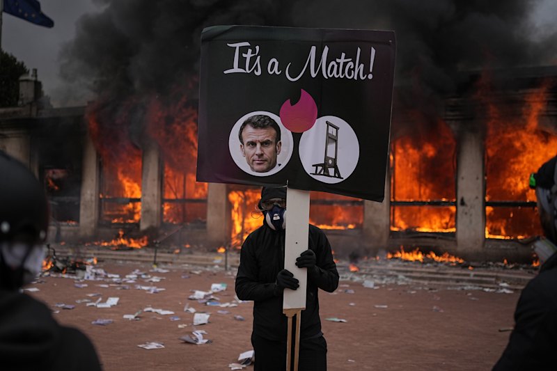 Carnage on French streets as half a million people join protests