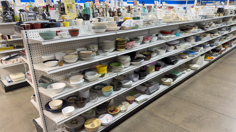 The rare mid-century Pyrex dishes everyone hopes to find at the thrift ...