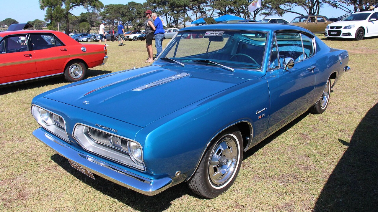 Hurst helped finish 50 Hemi Barracudas for 1968 Super Stock drag racing ...