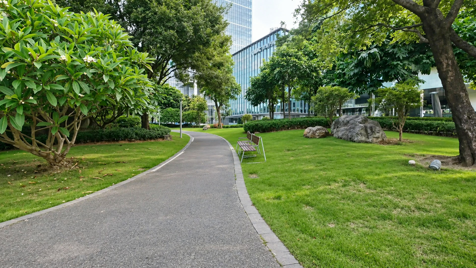 China’s modern office district hides this peaceful green space
