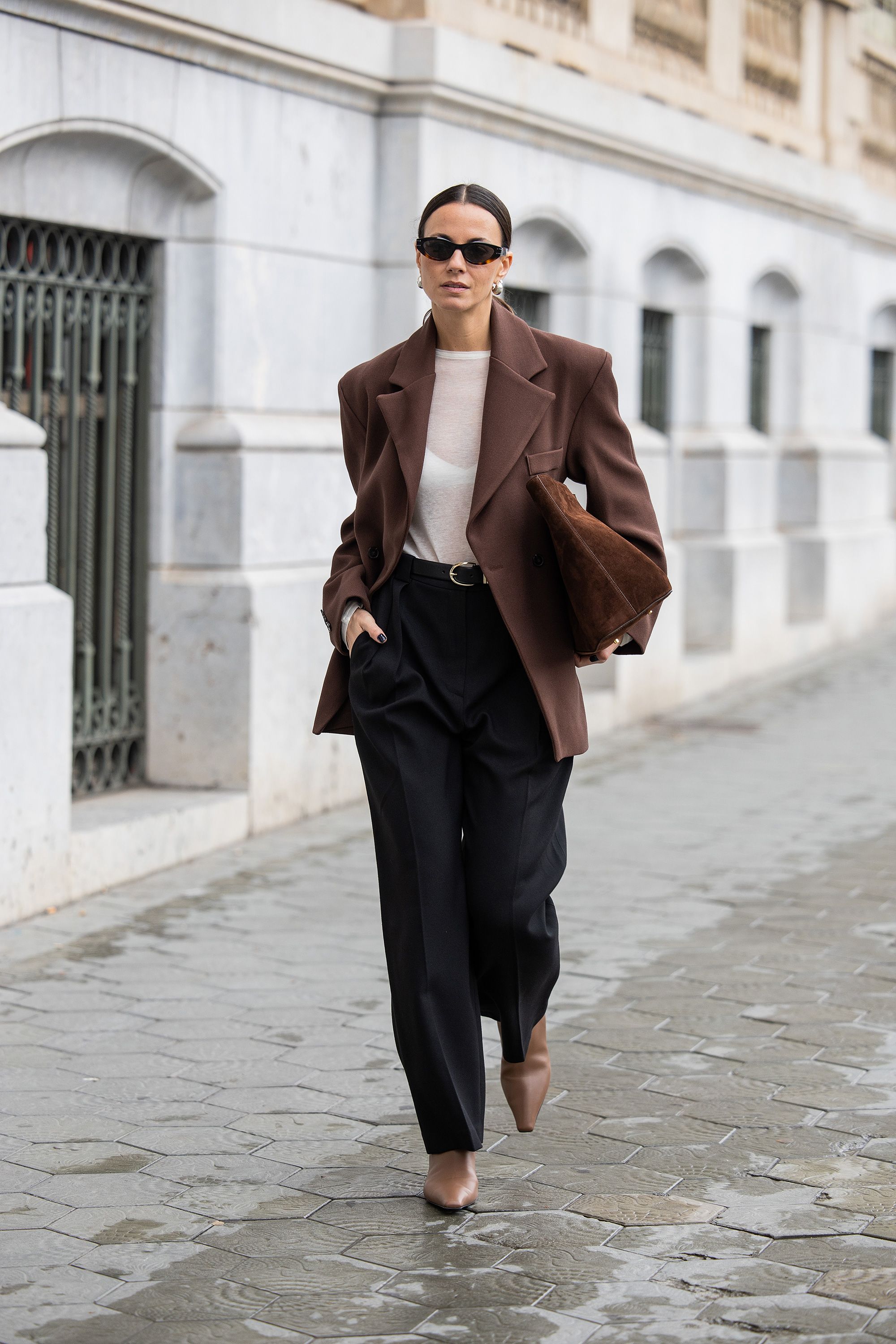 Zapatos color beige con pantalones negros: ideas muy elegantes de looks ...