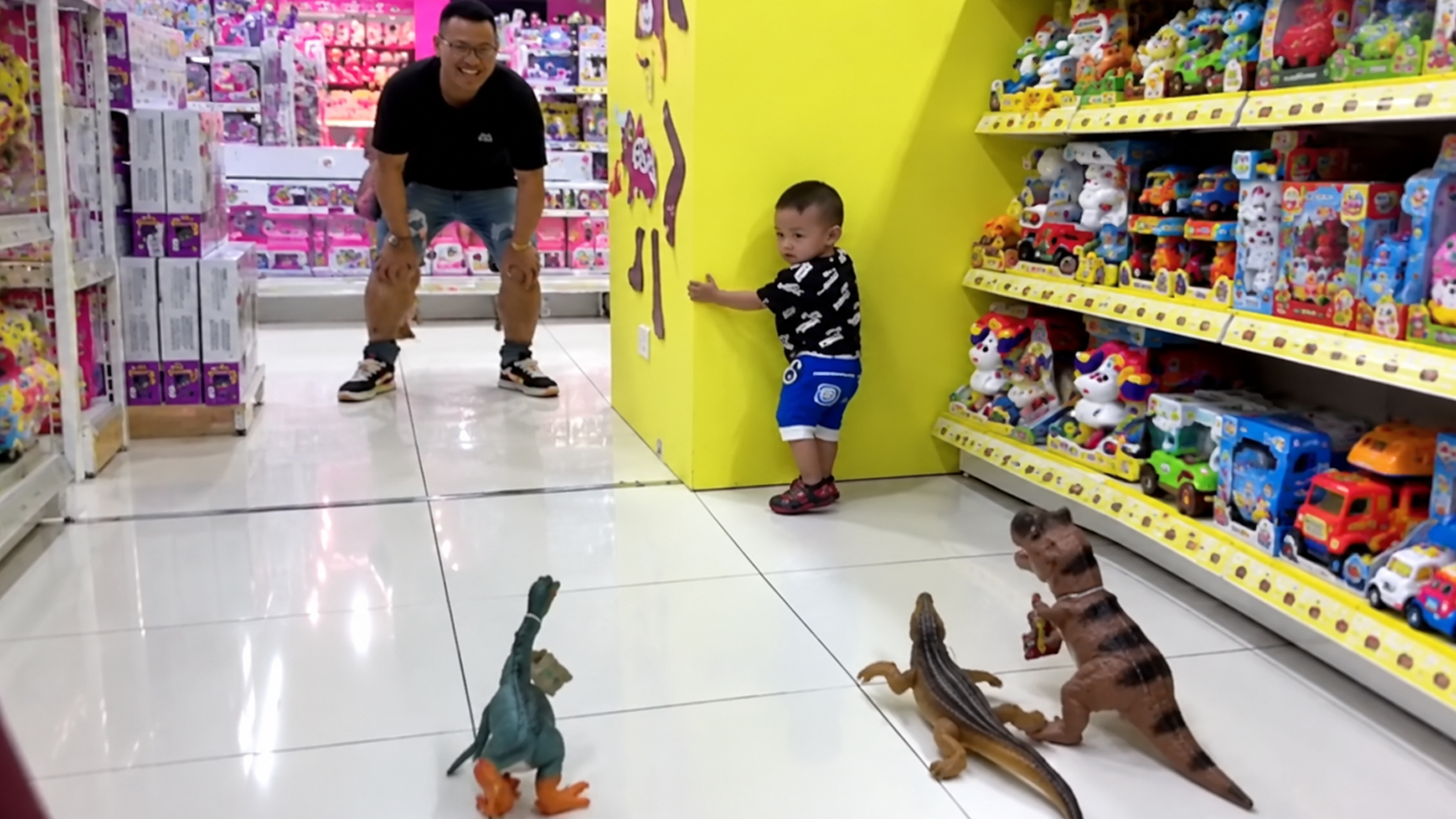 These little kids were not ready for the scare