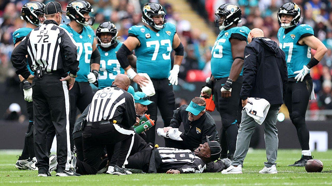 NFL line judge takes knee and appears to pray after umpire collapses ...