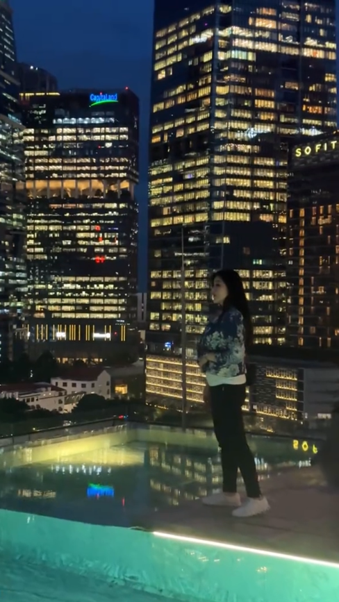 How this rooftop pool reveals a different side of Singapore