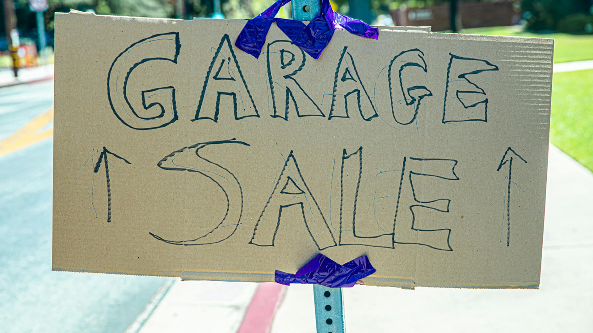 10 items no one wants from a garage sale & 10 items that always sell