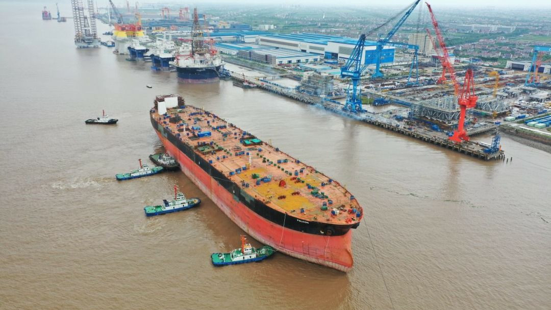 Record shipping costs force oil producers to slash prices