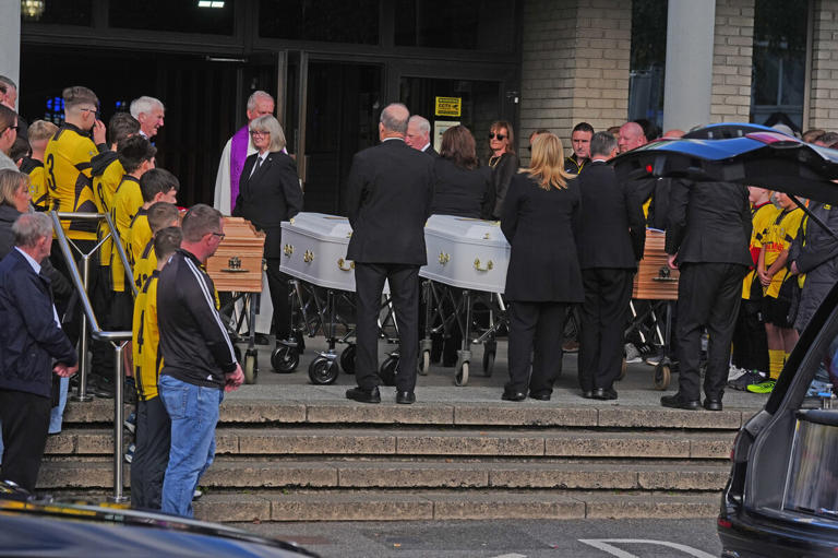 Footballers form guard of honour for teammate, parents, and brother ...
