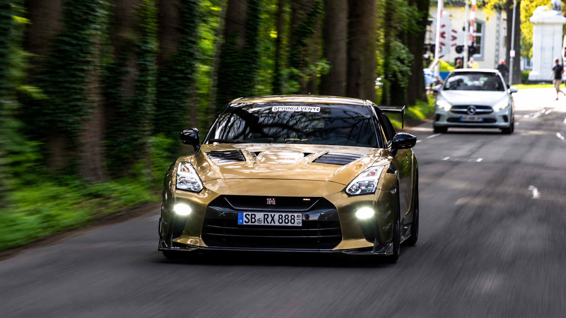 Top secret Nissan GT-R R35 blasts past cars on the road