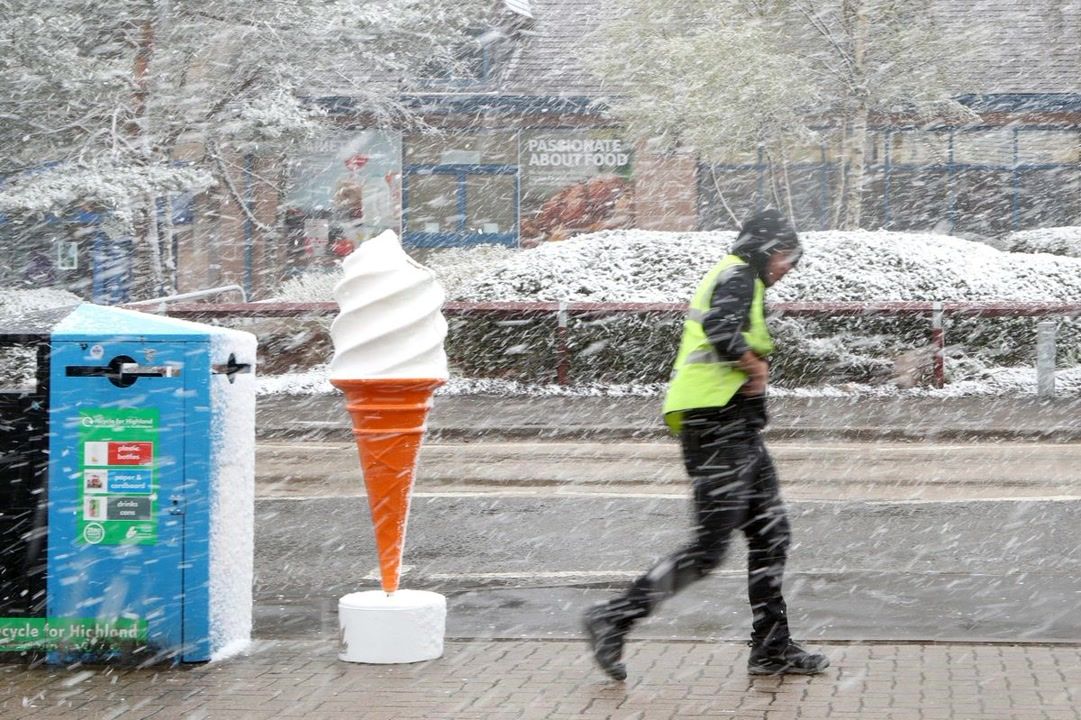 UK snow forecast as five areas turn white on Met Office weather maps ...