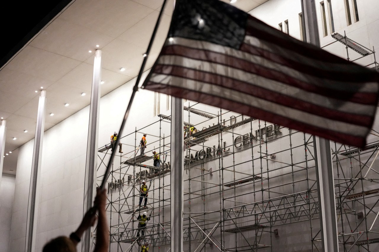 The race is on for Trump staffers to hire lawyers in case Democrats win midterms