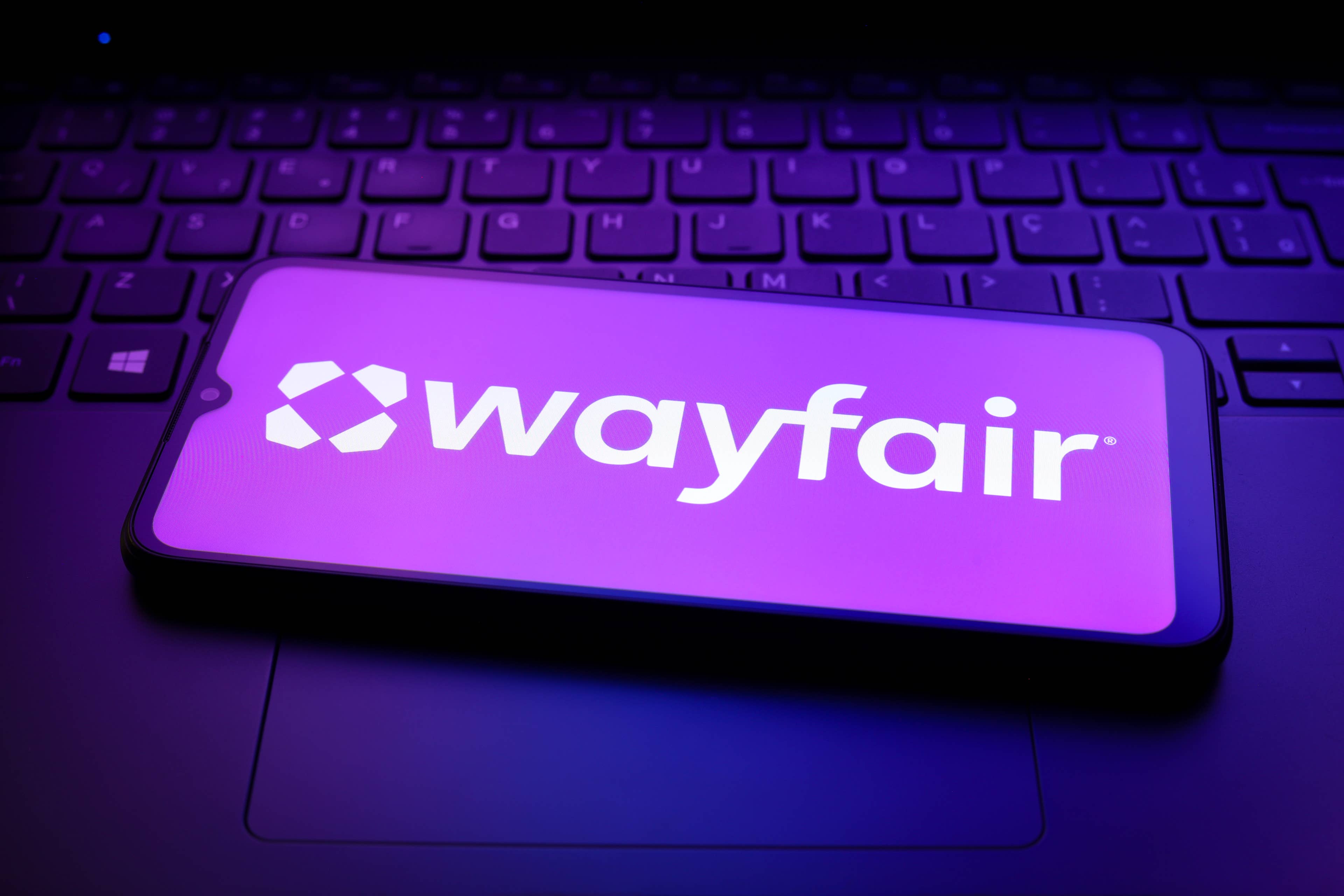 Wayfair’s $30 cordless touch lamp brings a soft, warm glow to cozy fall ...