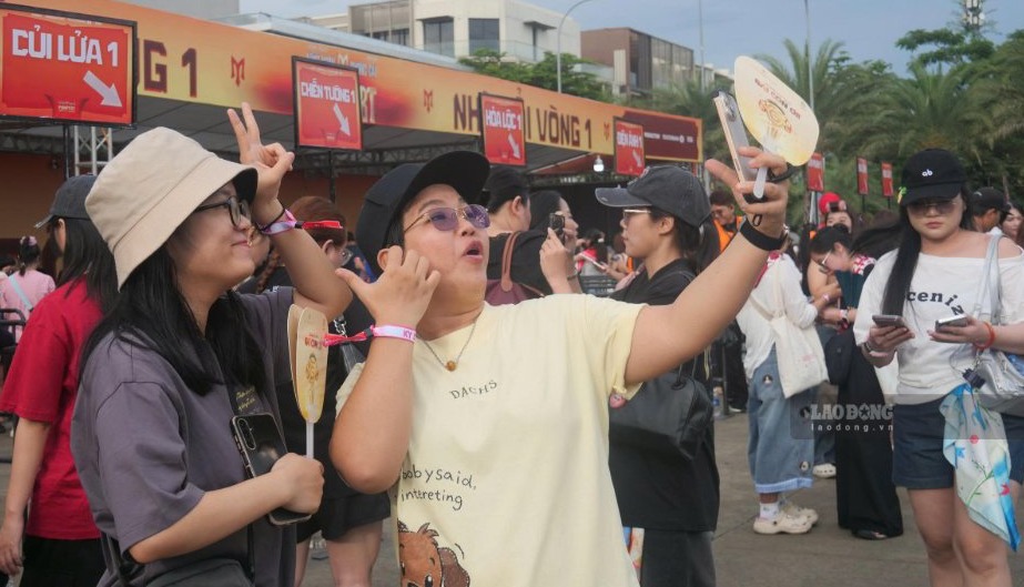 Biển người đổ về concert Anh trai vượt ngàn chông gai day 2