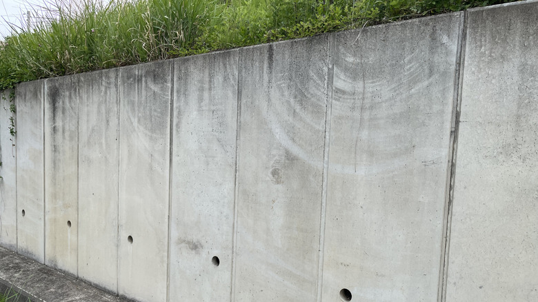 No need for concrete: The durable alternative for a sturdy retaining wall
