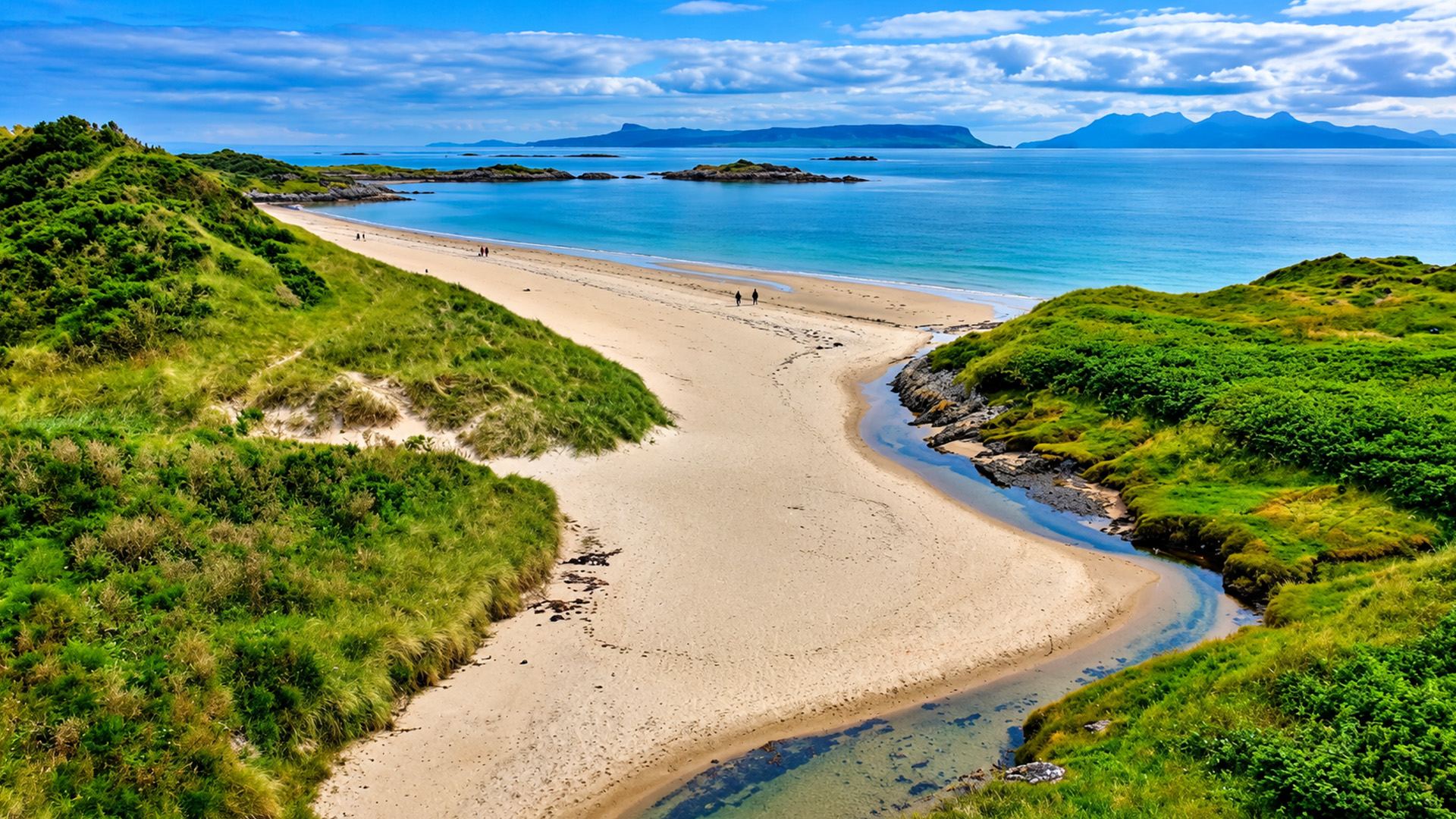 Could this white sand beach be in the Caribbean?