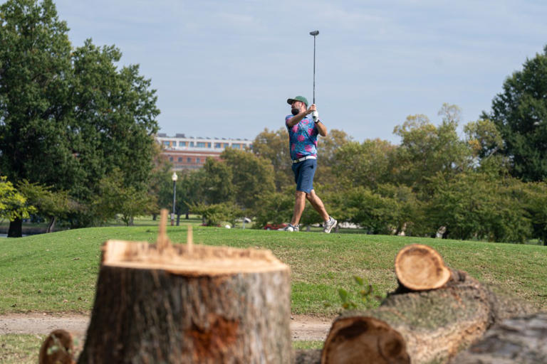 Trump unveils 15-month plan to renovate historic DC golf course
