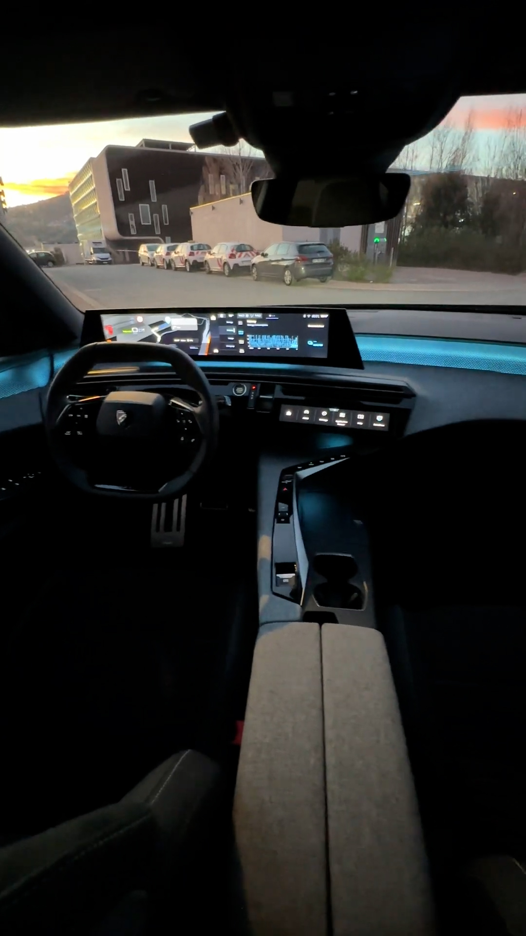 Peugeot 3008 combines ambient lighting with cabin technology