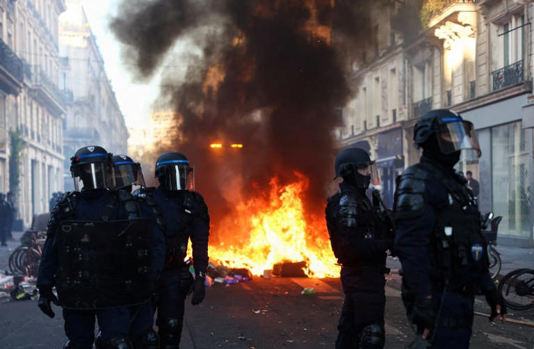 Shin Bet's Zini meets with French intelligence officials after Paris riots