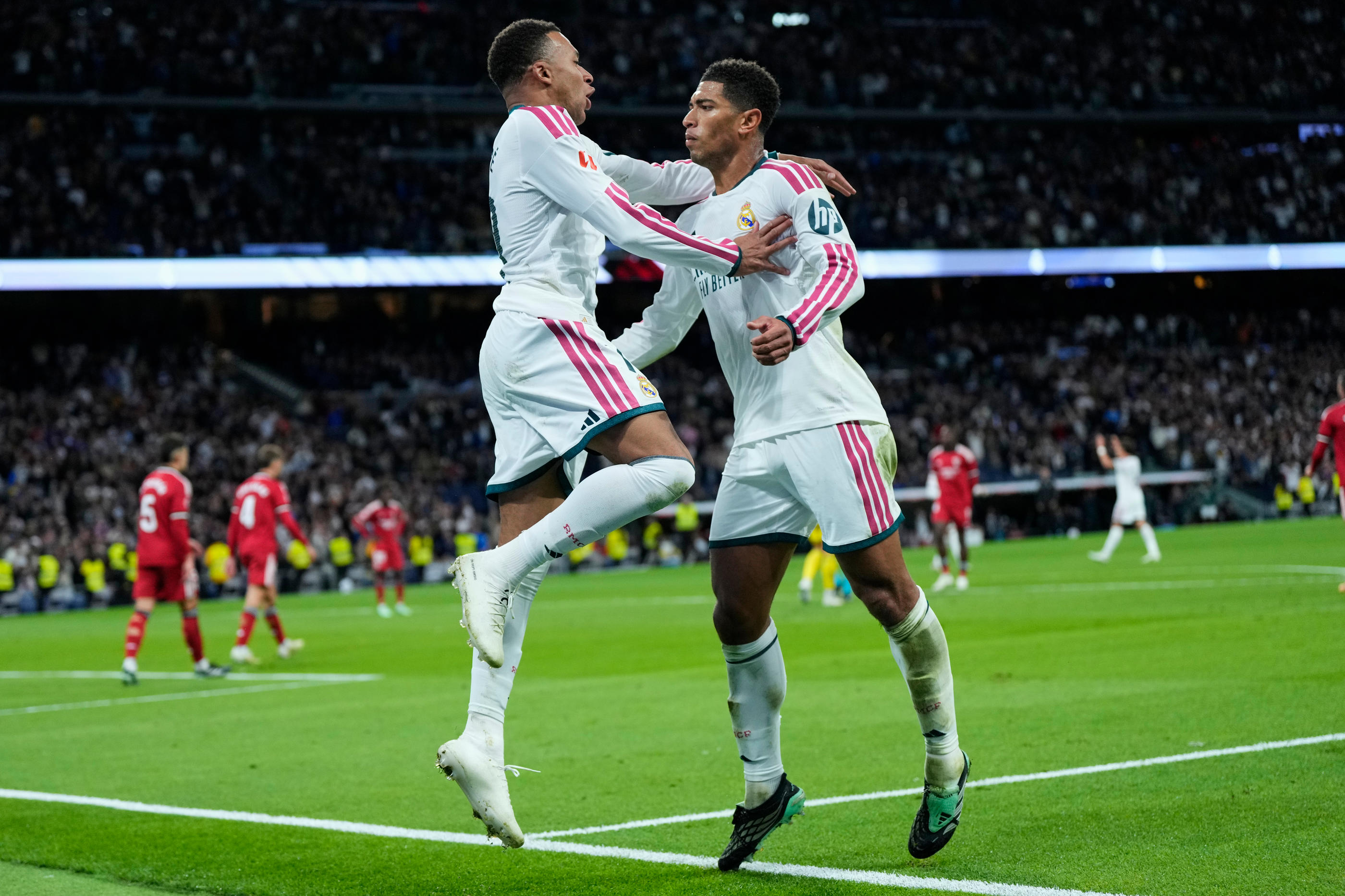 Double contact, panenka et force brute : le récital de Kylian Mbappé et ...