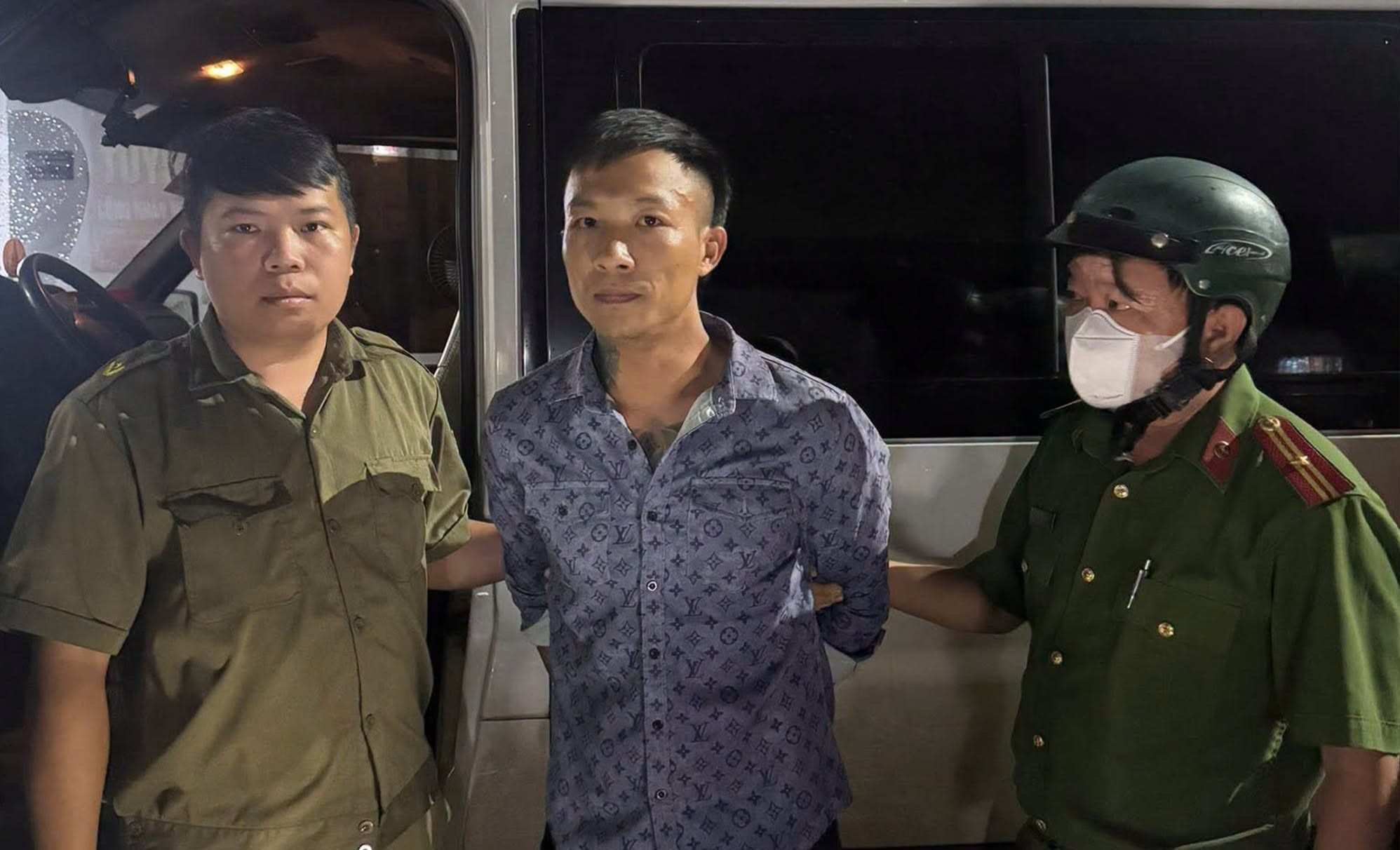 Ngủ trên xe ô tô để trốn lệnh truy nã