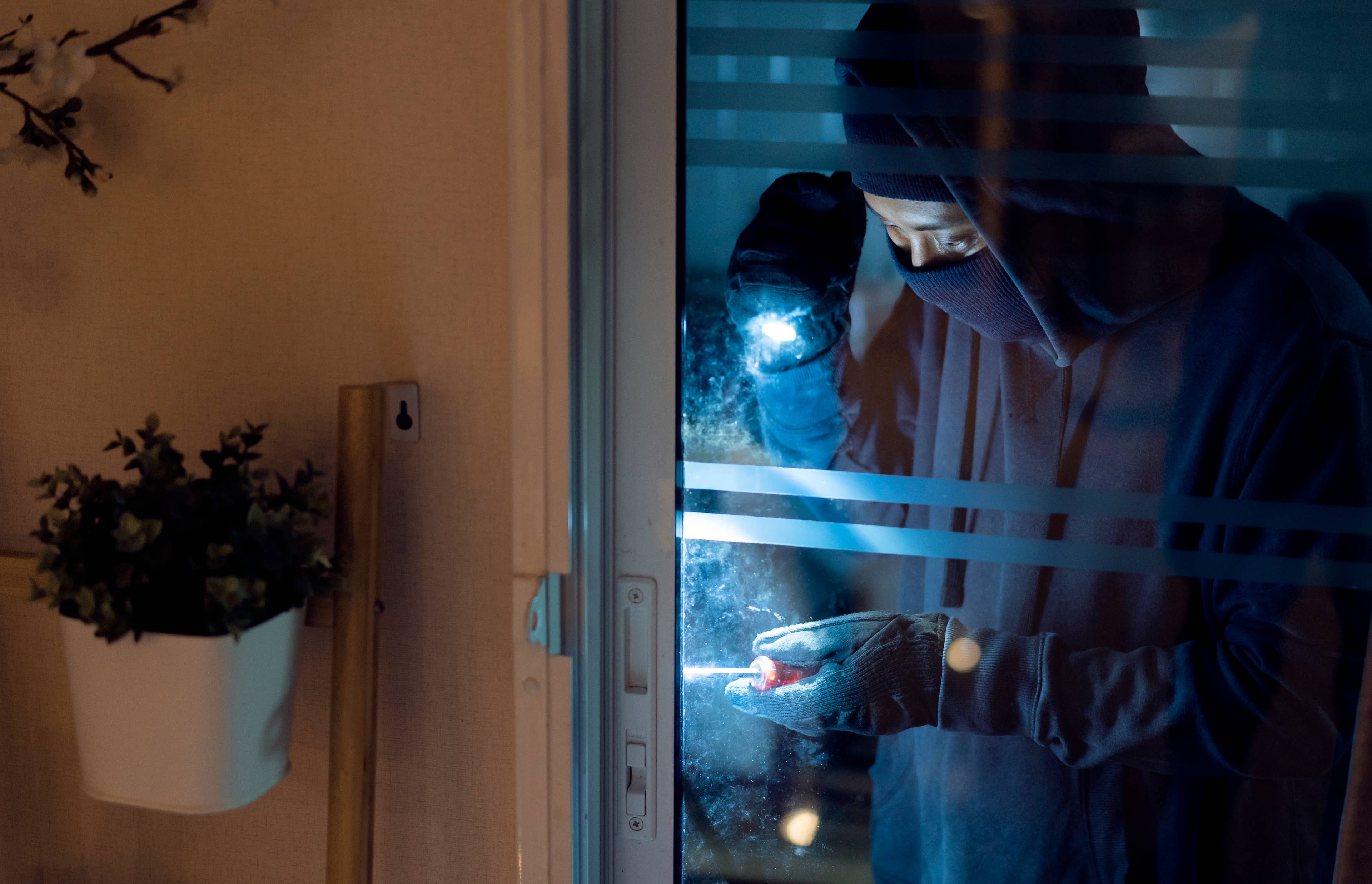 Glass break sensors vs. window contact sensors: Which protects windows ...