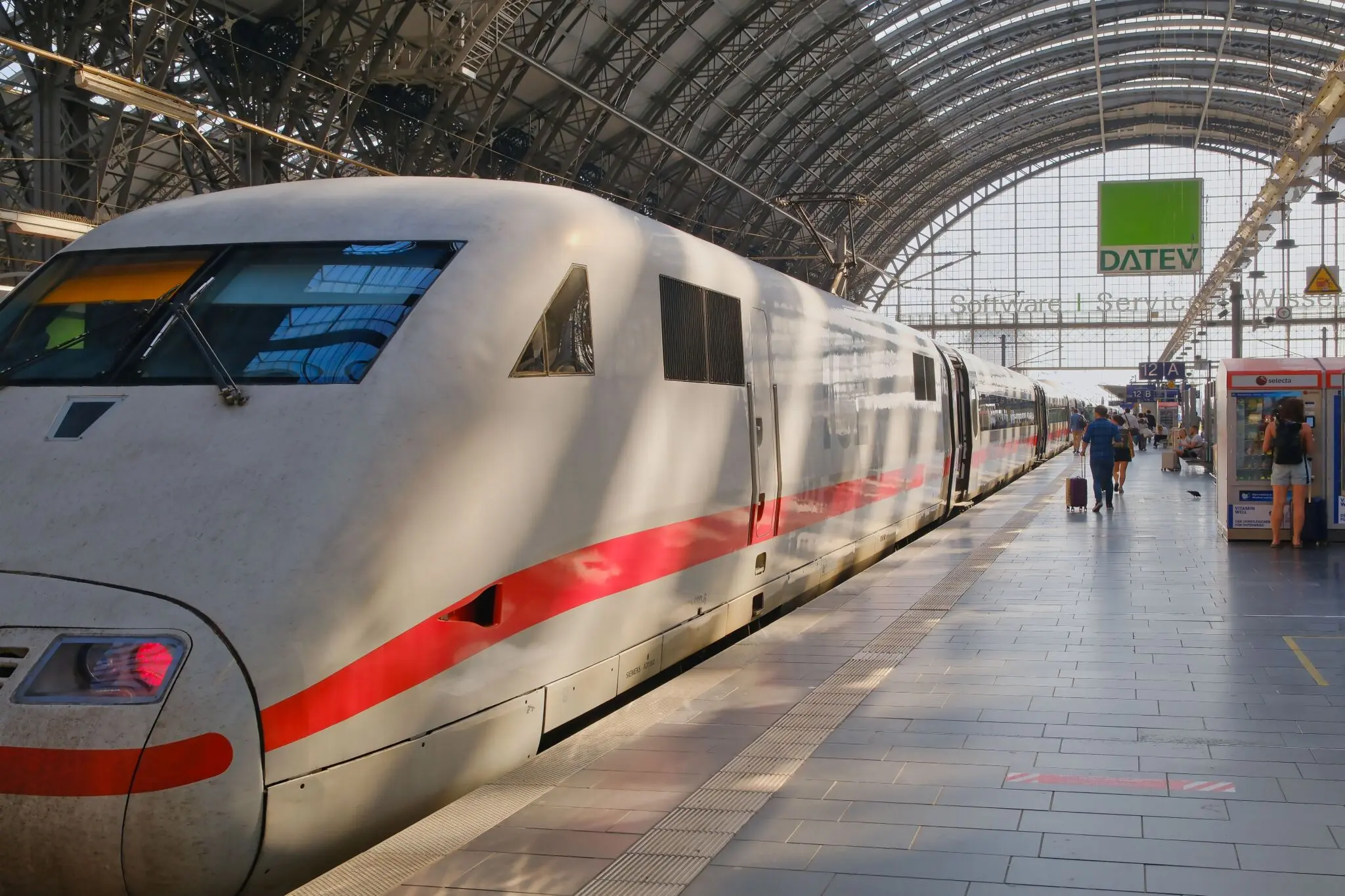 Iryo bautiza ‘Calle Larios’ un tren a Málaga: alta velocidad a 300 km/h ...