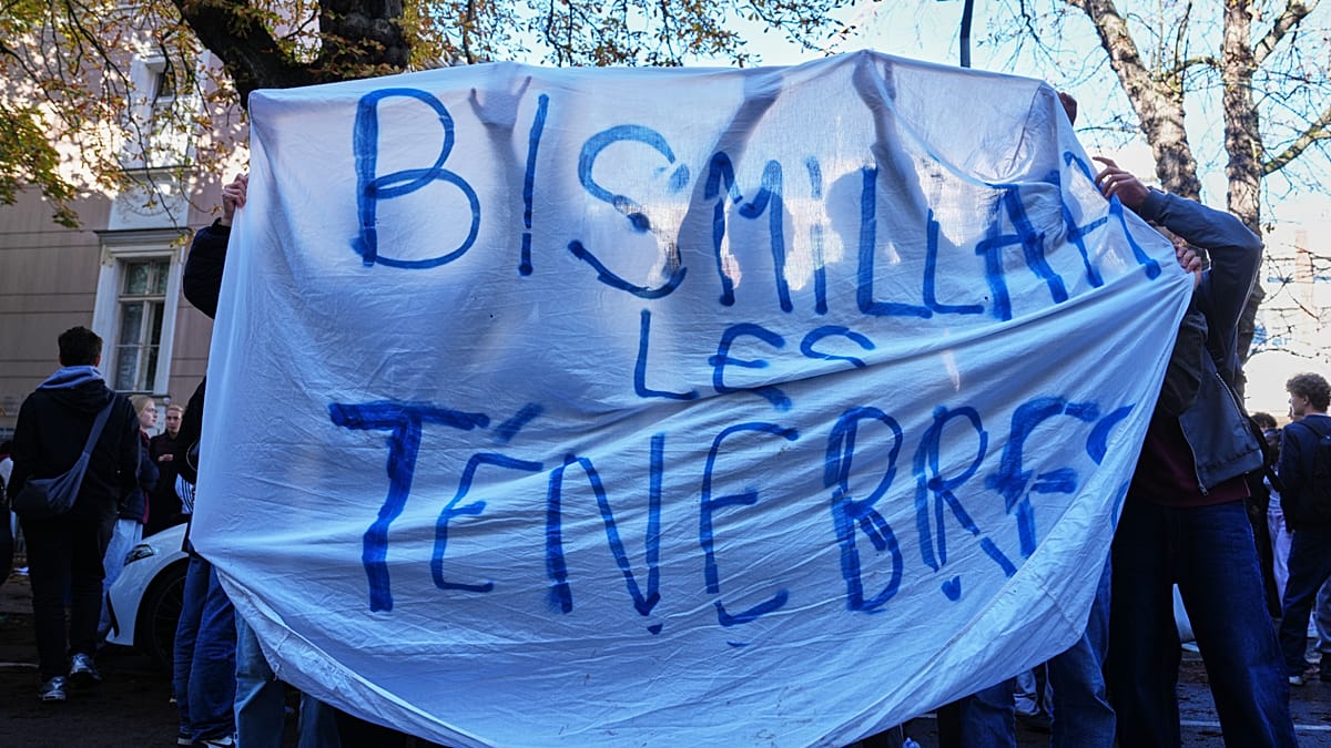França: o que significa o slogan estudantil “Bismillah, c’est les ténèbres”