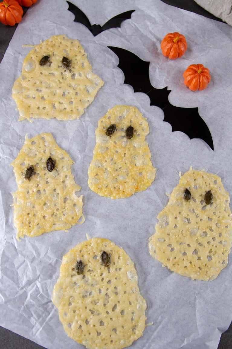 Halloween ghost cheese crisps