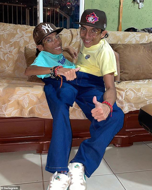 Conjoined twin influencers dead at 27 after going into cardiac arrest ...