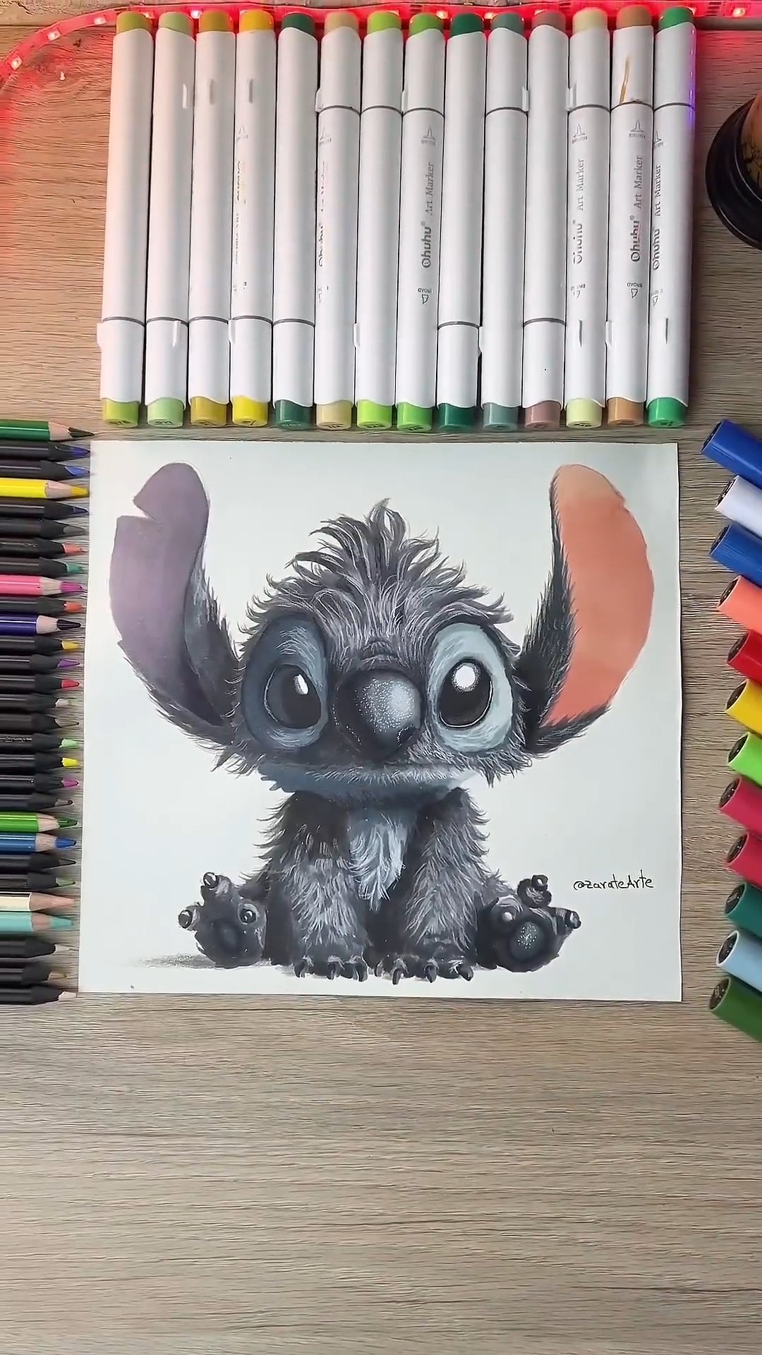 Stitch en una versión de color negro