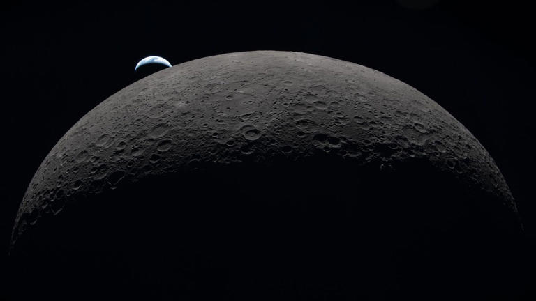 Did a giant object collide with Earth to form the moon?