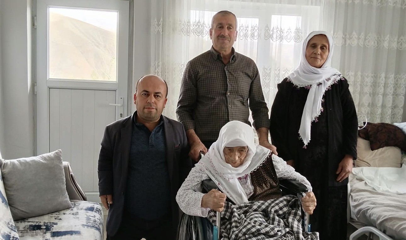 Yüksekova’da yüzleri güldüren yardım: Hatun Teyze tekerlekli ...
