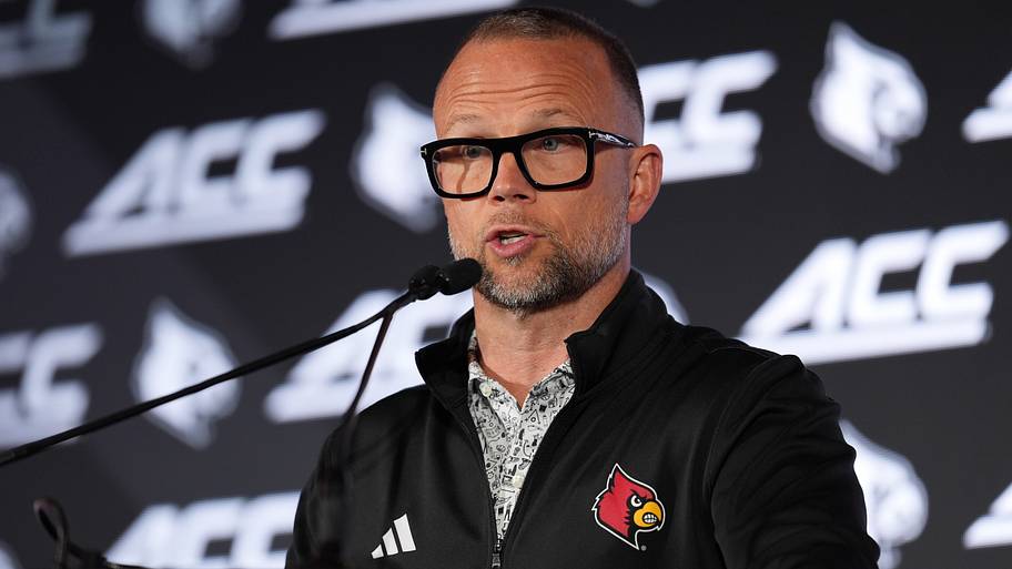 The first AP poll of the season sets the stage for Pat Kelsey and ...
