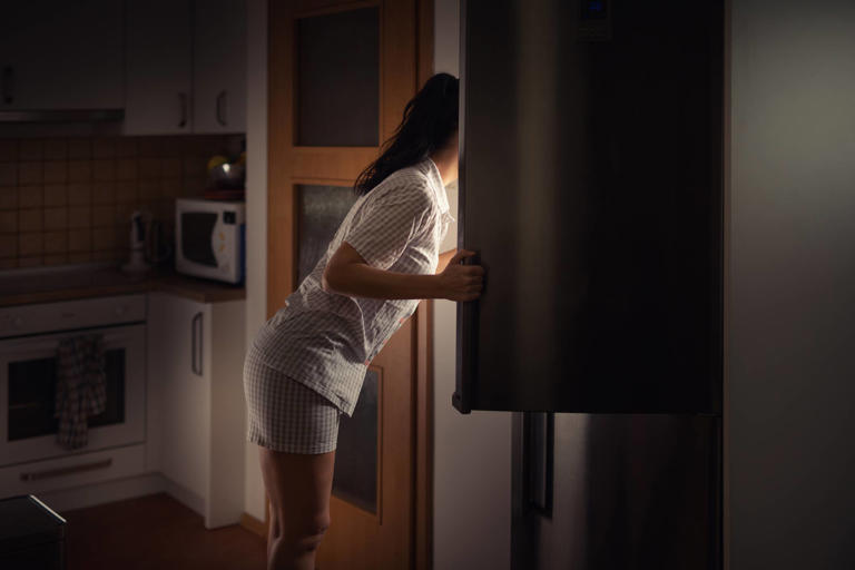 3 dietitians reveal their top bedtime snack for hunger relief